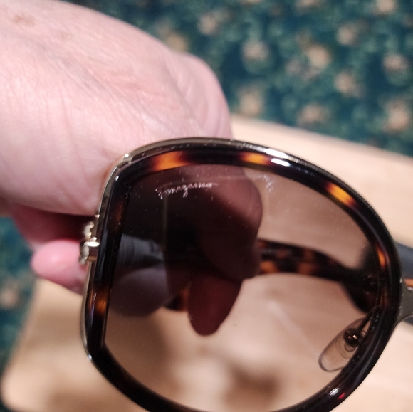 NWT Salvatore Ferragamo sunglasses authentic - Picture 6 of 8